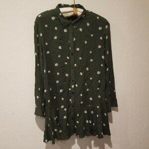 11-1 Tylho Women's Medium Button Down Tunic Top White Ladybug Print Green